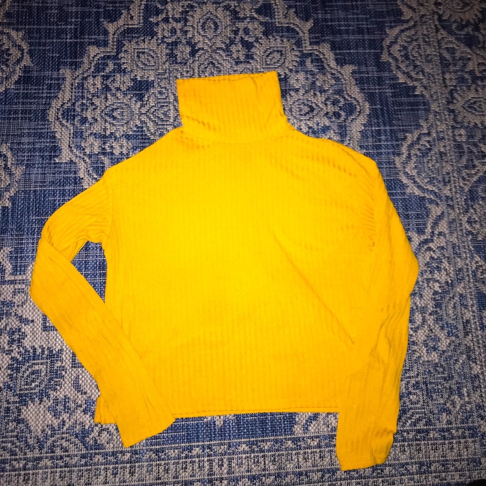 Flowy turtle neck